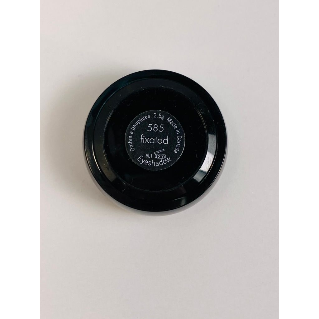 Eyeshadow Fixated #585